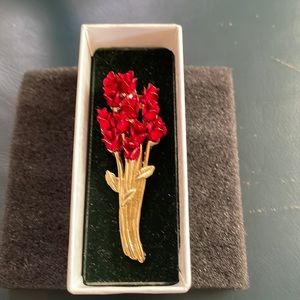 Vintage signed DM97 Red Rose Gold Tone Bouquet Brooch New in box